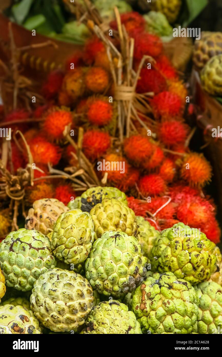 Einzigartige tropische Früchte zum Verkauf Stockfoto