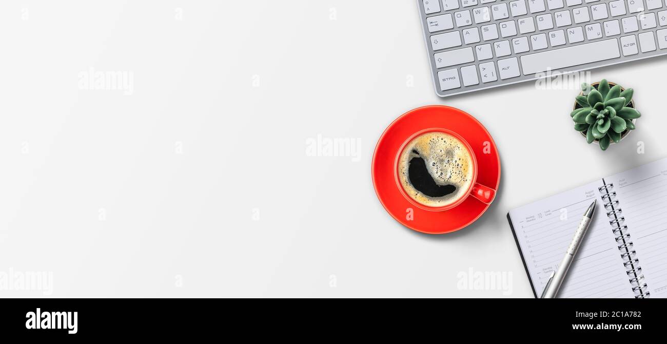 Draufsicht eines Arbeitsplatzes mit Kopierbereich und links Stockfoto