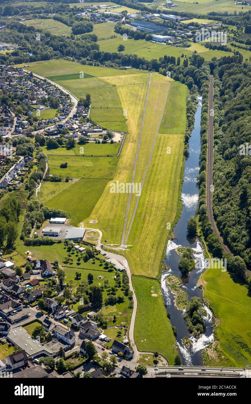 Luftaufnahme, Flugplatz Oeventrop, Ruhraue, Arnsberg, Sauerland, Hochsauerlandkreis, Nordrhein-Westfalen, Deutschland, DE, Europa, Luftwaffe Stockfoto
