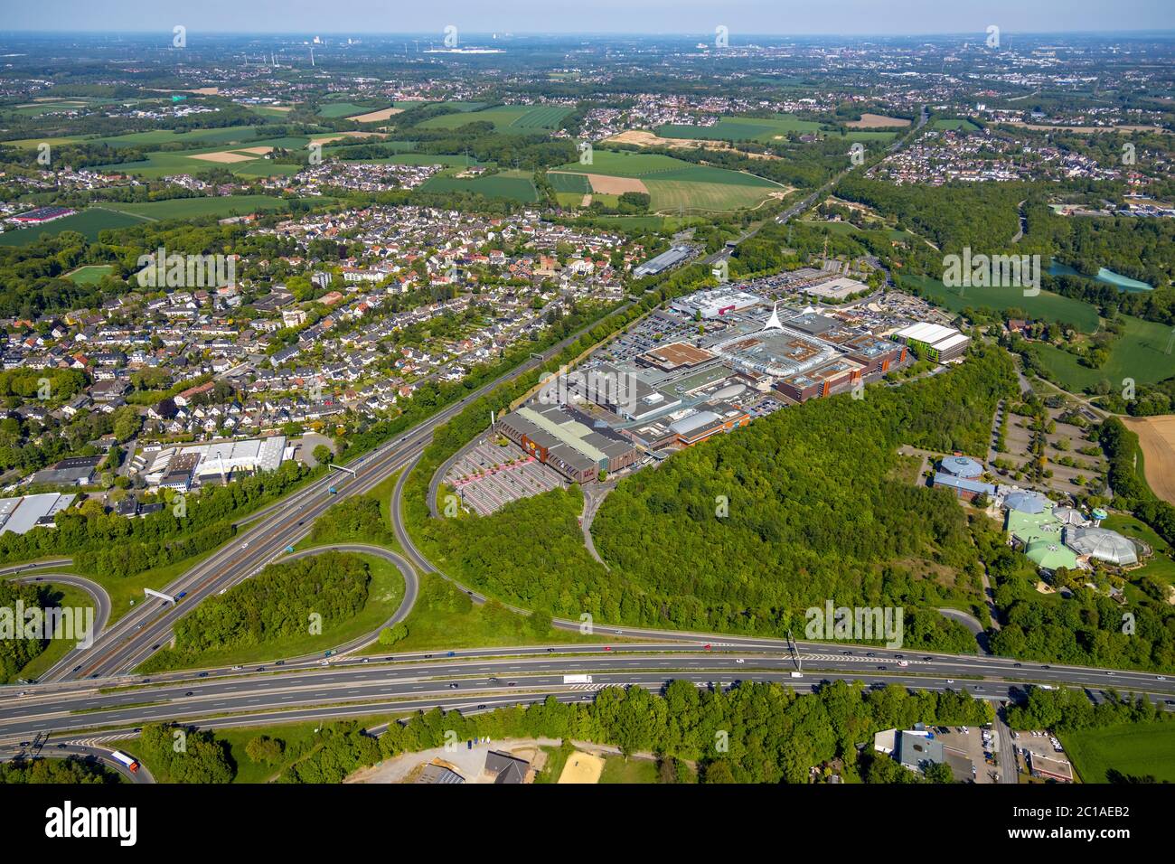 LAERIERIERIERIALM, Autobahnkreuz Bochum, Einkaufspark Ruhrpark, Medi Therme, Bochum, Ruhrgebiet, Nordrhein-Westfalen, Deutschland, Autobahn A40 Stockfoto