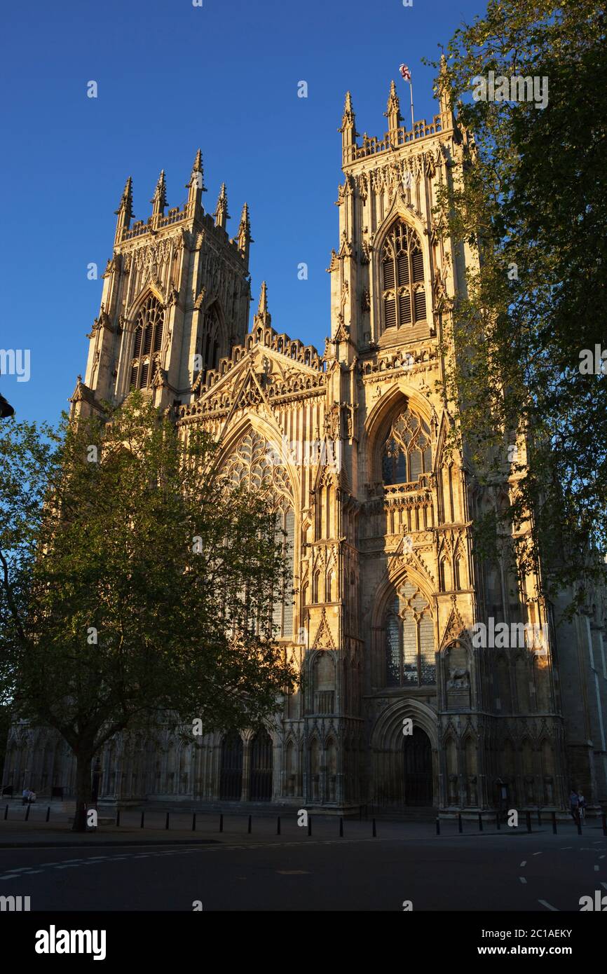 Westfassade von York Minster, York, Yorkshire, England, Großbritannien, Europa Stockfoto