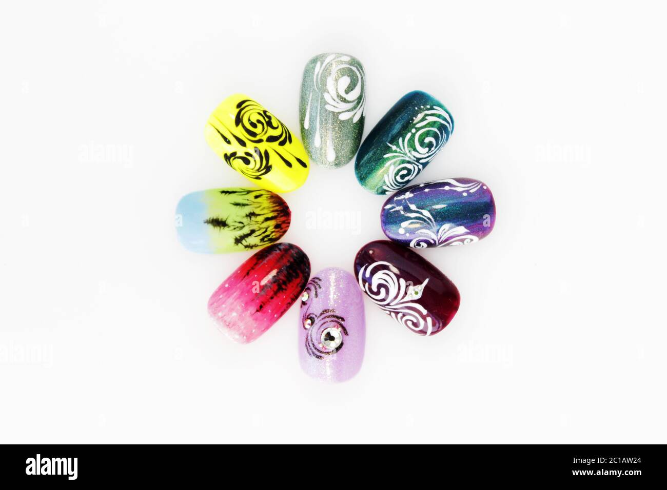 Viele Kunststoff rosa Tipps für Nagelverlängerung und Ausbildung in der Anwendung Design während der Ausbildung einer Maniküre. Trial Student Arbeit in der f Stockfoto