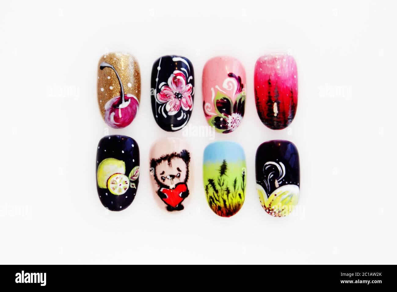 Viele Kunststoff rosa Tipps für Nagelverlängerung und Ausbildung in der Anwendung Design während der Ausbildung einer Maniküre. Trial Student Arbeit in der f Stockfoto