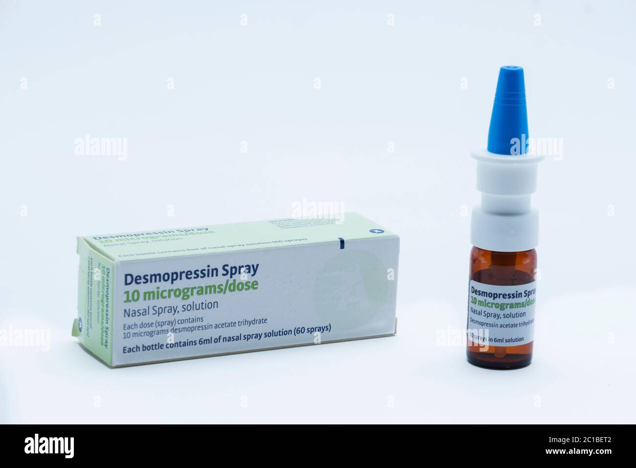 Desmopressin Nasal Spray. Desmopressin, unter anderem unter dem Handelsnamen DDAVP verkauft, ist ein Medikament zur Behandlung von Diabetes insipidus, Bettnässen, er Stockfoto