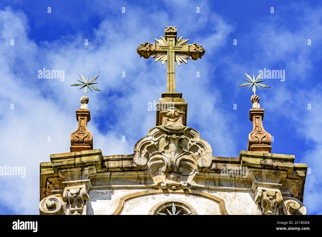Kirche barocken Stil Stein Kruzifix und Ornamente Stockfoto