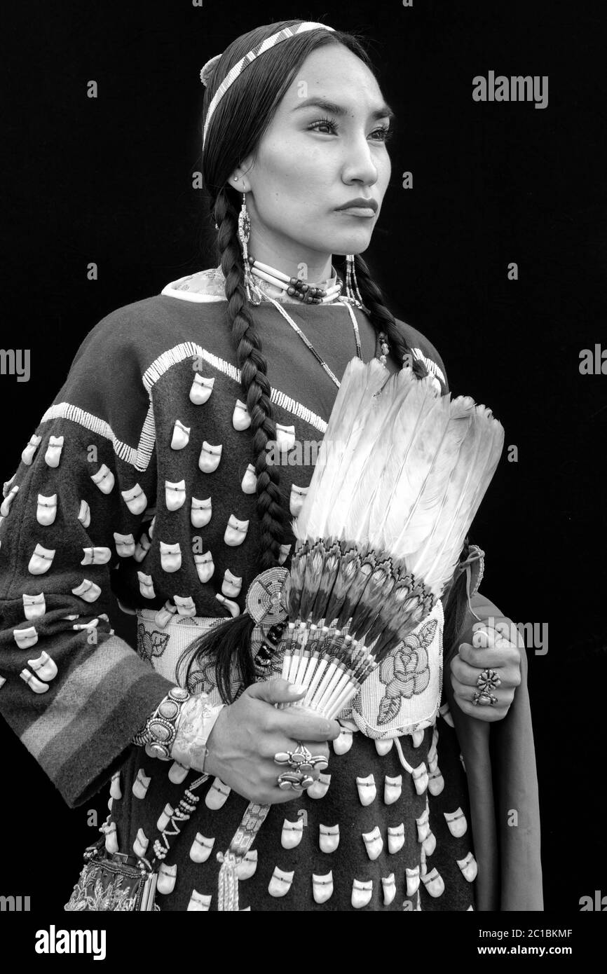 USA, Montana, Billings, Lakisha Flores, Crow Tribe MR 0635 Mein Name ist Lakisha Flores, Alawusua Bia, auch bekannt als Sweat Lodge Woman. Ich bin ein stolzes Mitglied Stockfoto