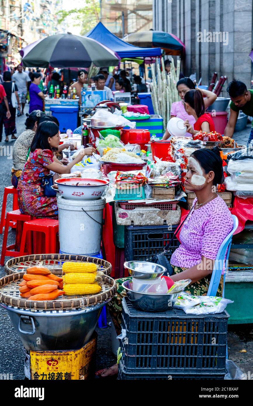 Street Food/Imbissstände, Yangon, Myanmar. Stockfoto