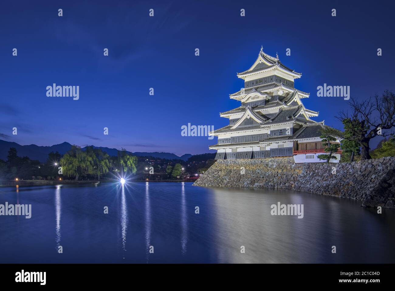 Matsumoto Schloss bei Nacht in Matsumoto in Nagano, Japan Stockfoto