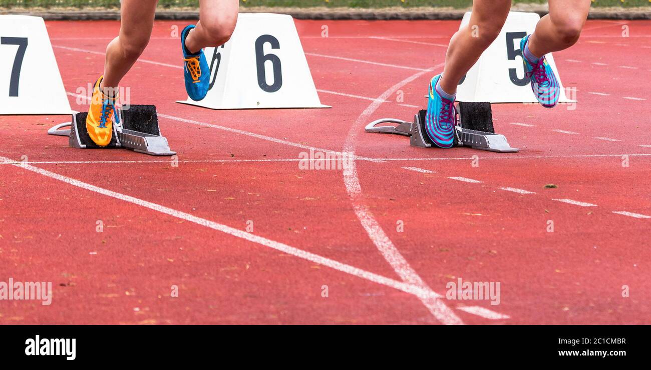 Sprint Start in der Leichtathletik Stockfoto