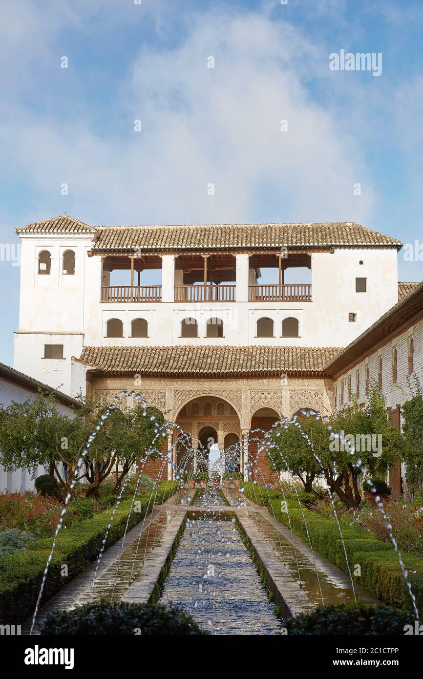 Blick auf den Patio de la Acequia im Palacio del Generalife, Teil der Alhambra Spanien Stockfoto