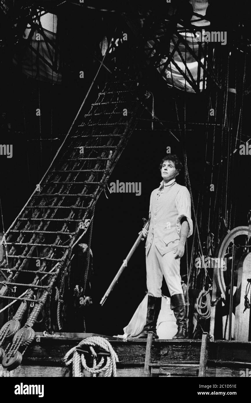 David Essex (Fletcher Christian) in MEUTEREI! At the Piccadilly Theatre, London W1 18/07/1985 Buch: Richard Crane Texte: Richard Crane & David Essex Musik: David Essex Bühnenbild: William Dudley Kostüme: Ruth Myers Beleuchtung: Mark Henderson Regie: Michael Bogdanov Stockfoto