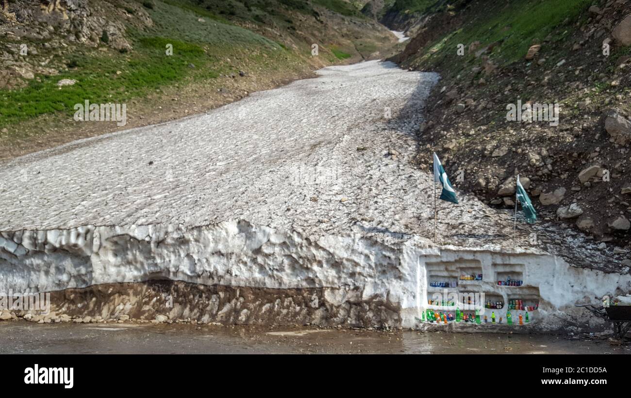 Getränkehaus, Mit Glacier, Um Die Getränke Kalt Zu Halten, In Naran Valley, Kaghan, Kpk, Pakistan 20/08/2019 Stockfoto