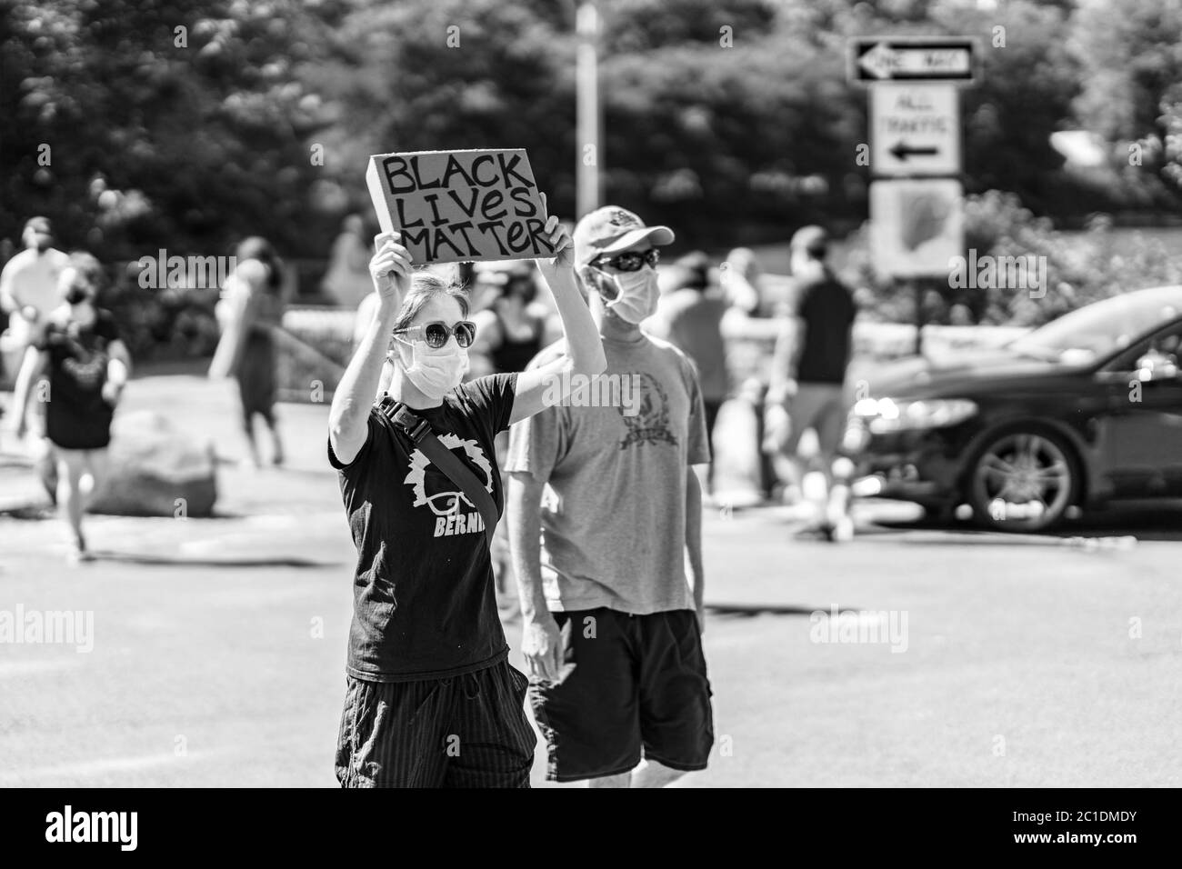 Manhattan, New York - 13. Juni 2020: Schwarze Leben sind wichtig friedliche Demonstranten üben ihr erstes Änderungsrecht aus und stehen gegen Polizeibrutalität. Stockfoto