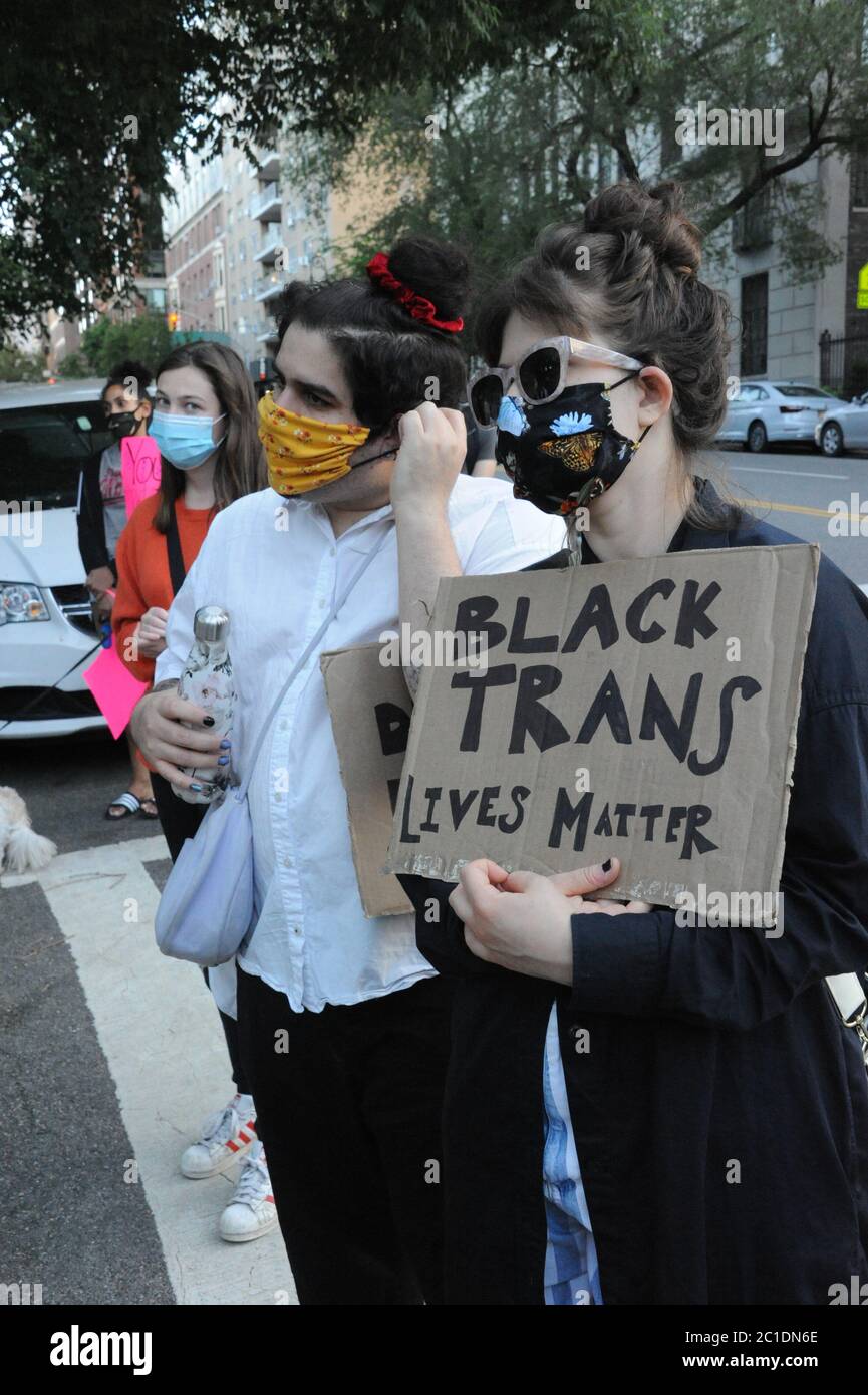 Mahnwache für George Floyd 14. Juni 2020 in Manhattans Upper East Side außerhalb des Gracie Mansion, Residenz des Bürgermeisters Bill de Blasio, in New York City, NYC Stockfoto
