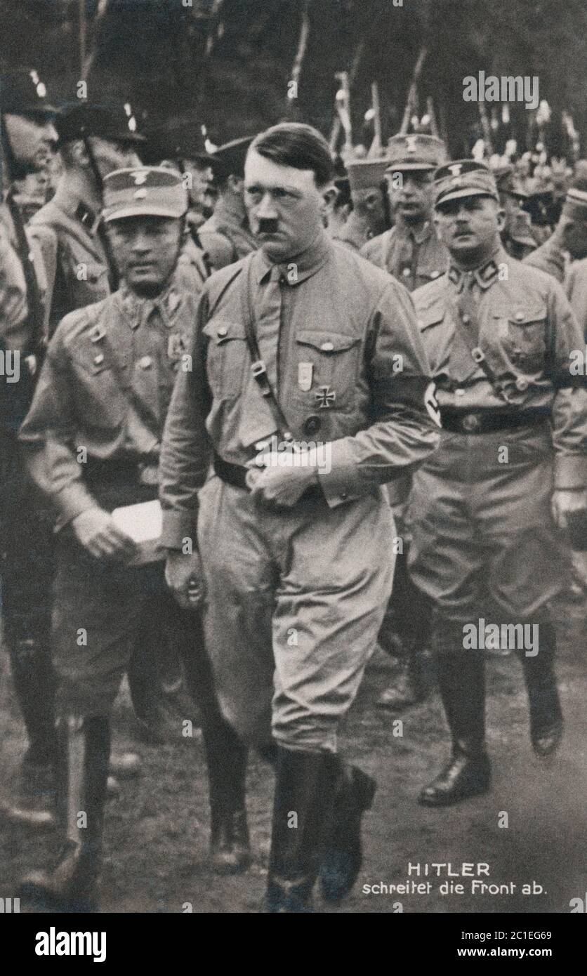 'Hitler tritt die Front nieder' Reichskanzler Adolf Hitler und Ernst Röhm. 1930er Jahre Stockfoto