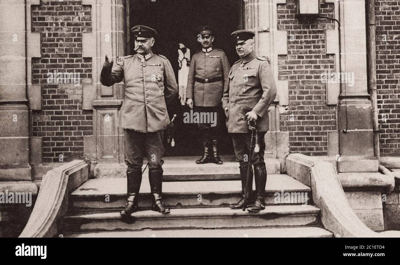 General Erich Ludendorff (der Architekt der Frühjahrsoffensive) mit Feldmarschall Paul Hindenburg Stockfoto