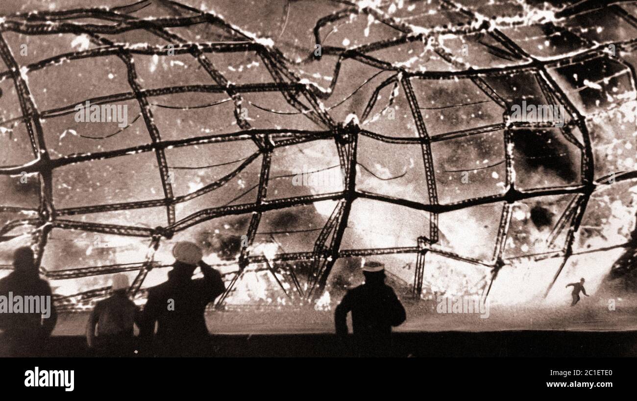Hindenburg Explosion. Die deutsche Luftschiff explodiert Landeanflug auf den Lakehurst Naval Air Station. 36 der 97 Menschen an Bord waren Stockfoto