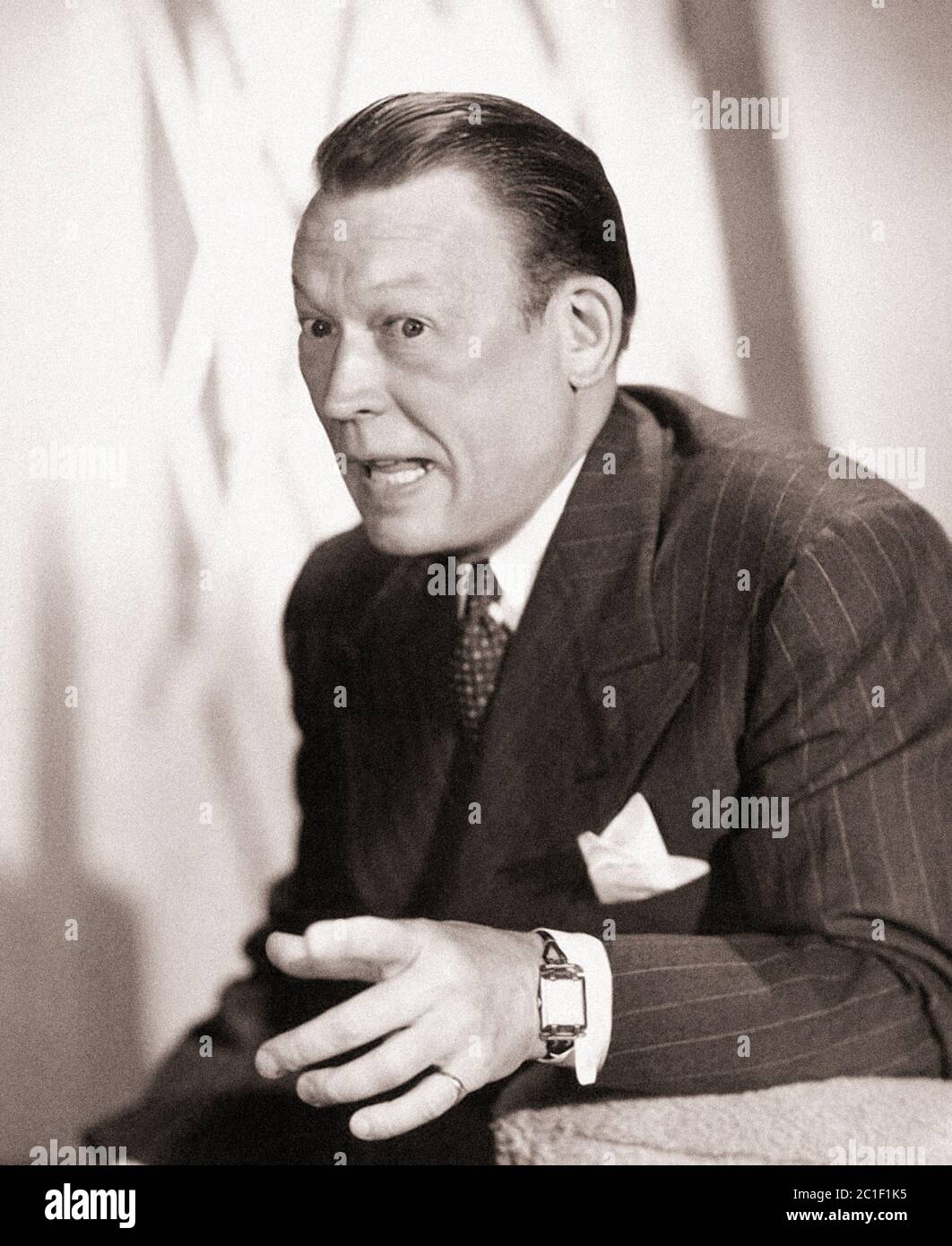 John Florence Sullivan (1894 – 1956), professionell bekannt als Fred Allen, war ein amerikanischer Komiker. Sein absurdum, topisch pointiert Radioprogramm The Stockfoto