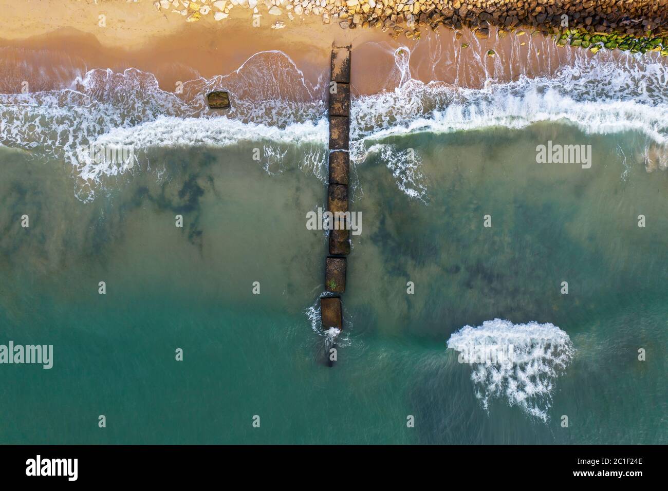Drohnen-Fotografie über felsigen Umgebung mit erstaunlichen Farben aufgenommen. Stockfoto