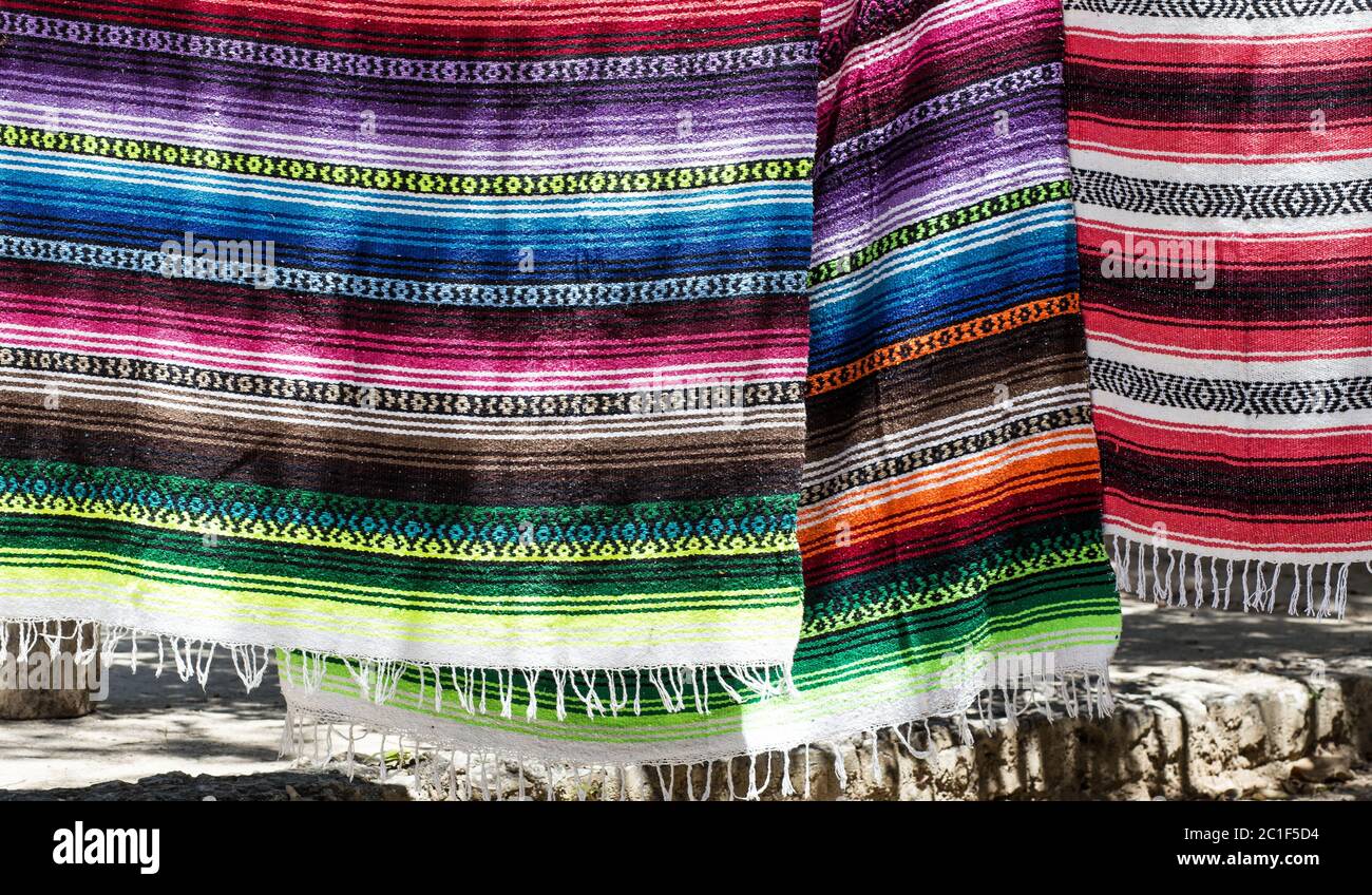Türkisches Bad Handtücher sind in der Große Bazar, Istanbul, Türkei. hängende verkauft Stockfoto