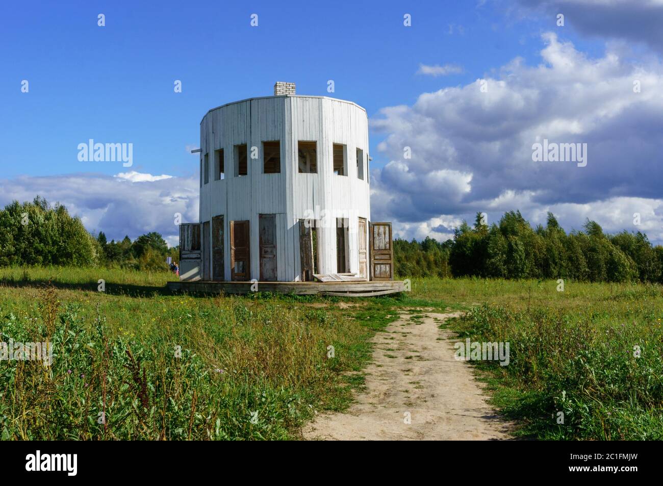 Holzskulpturen im Nationalpark Nikola Lenivets, Kaluga Region, Russland Stockfoto