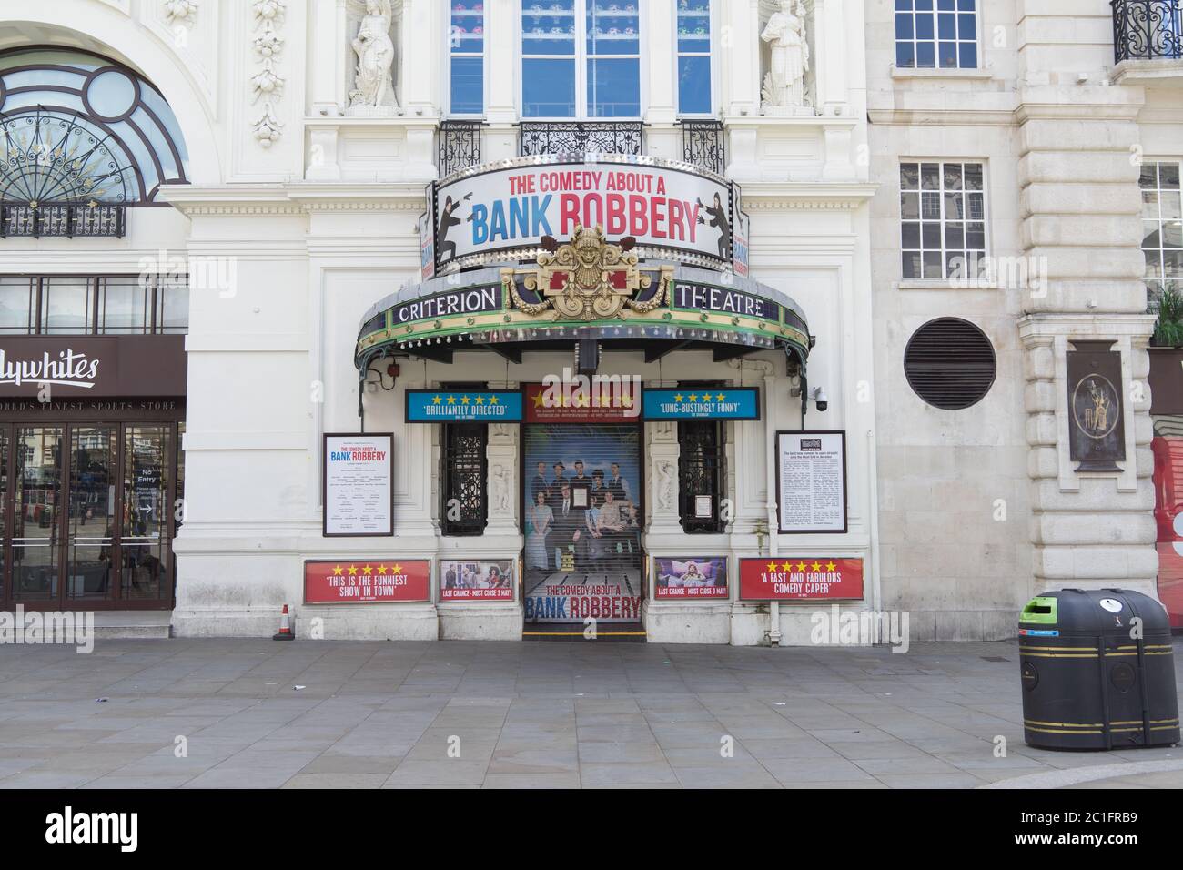 Criterion Theater in Piccadilly zeigt die Komödie über einen Bankraub. London Stockfoto