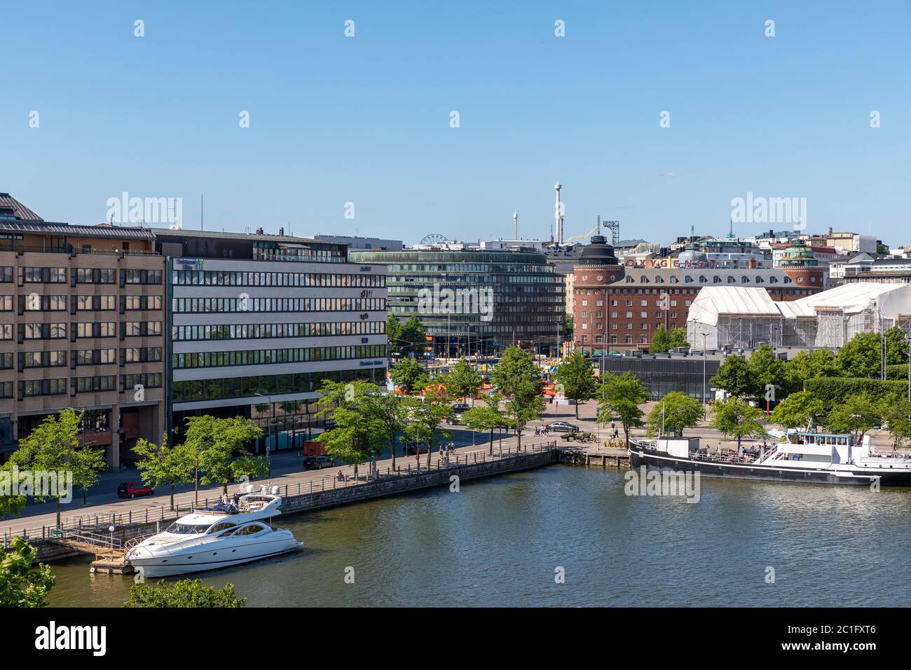 Kallio in Helsinki ist mit der Innenstadt durch die Pitkäsiltä-Brücke verbunden. Kallio ist ein Arbeiterviertel und hat mehrere Gewerkschaften und Linke Stockfoto