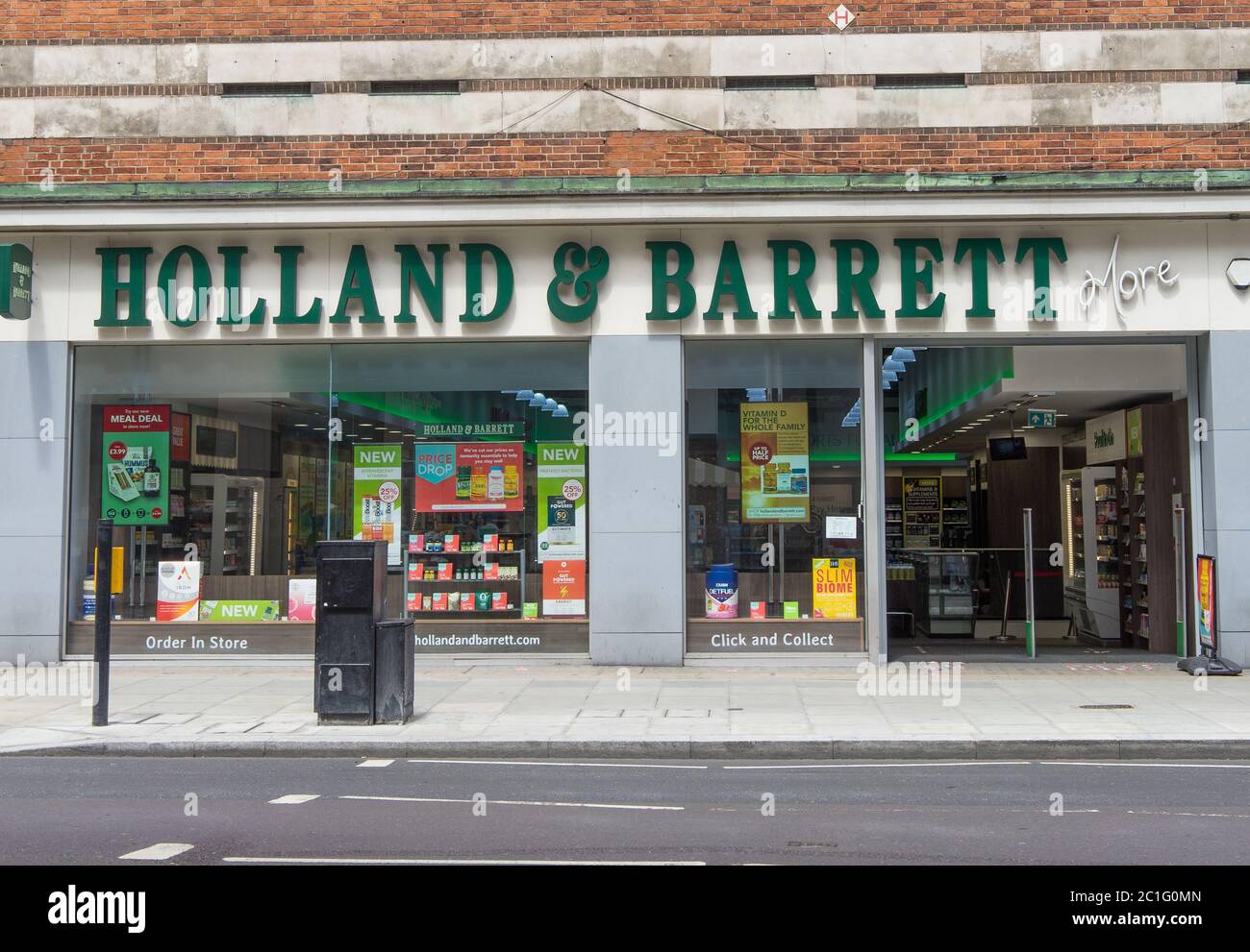 Holland und Barrett Geschäft in der Oxford Street. London Stockfoto