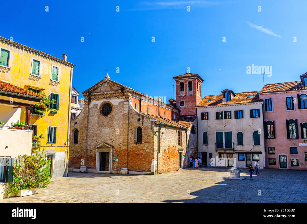 Venedig, Italien, 13. September 2019: Chiesa San Zan Degola oder San Giovanni Decollato Russisch-orthodoxe Kirche mit Glockenturm in Santa Croce sestiere his Stockfoto