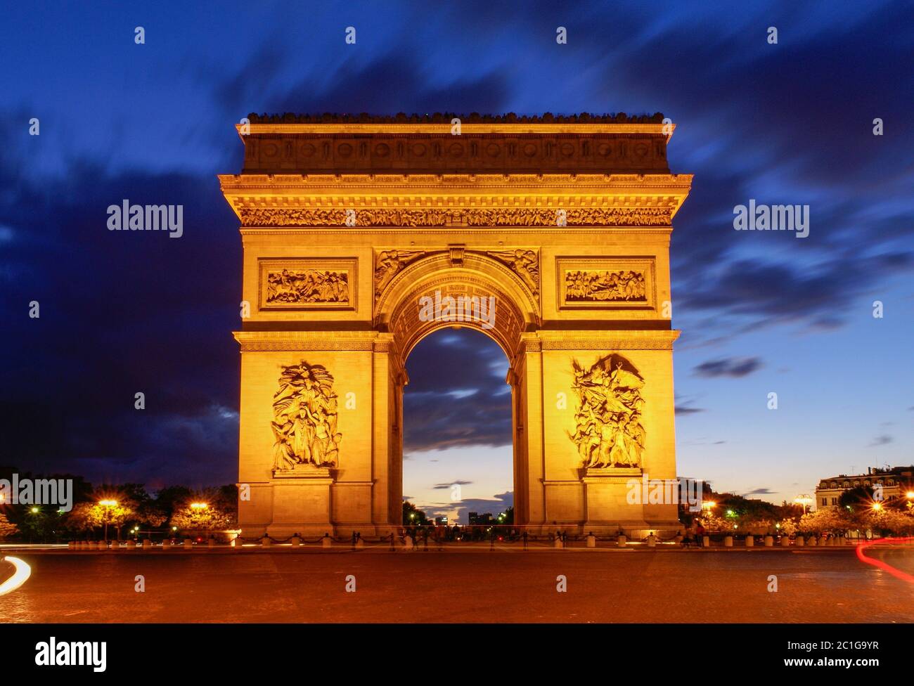 Arc de Triomphe Paris Frankreich in der Nacht Stockfoto