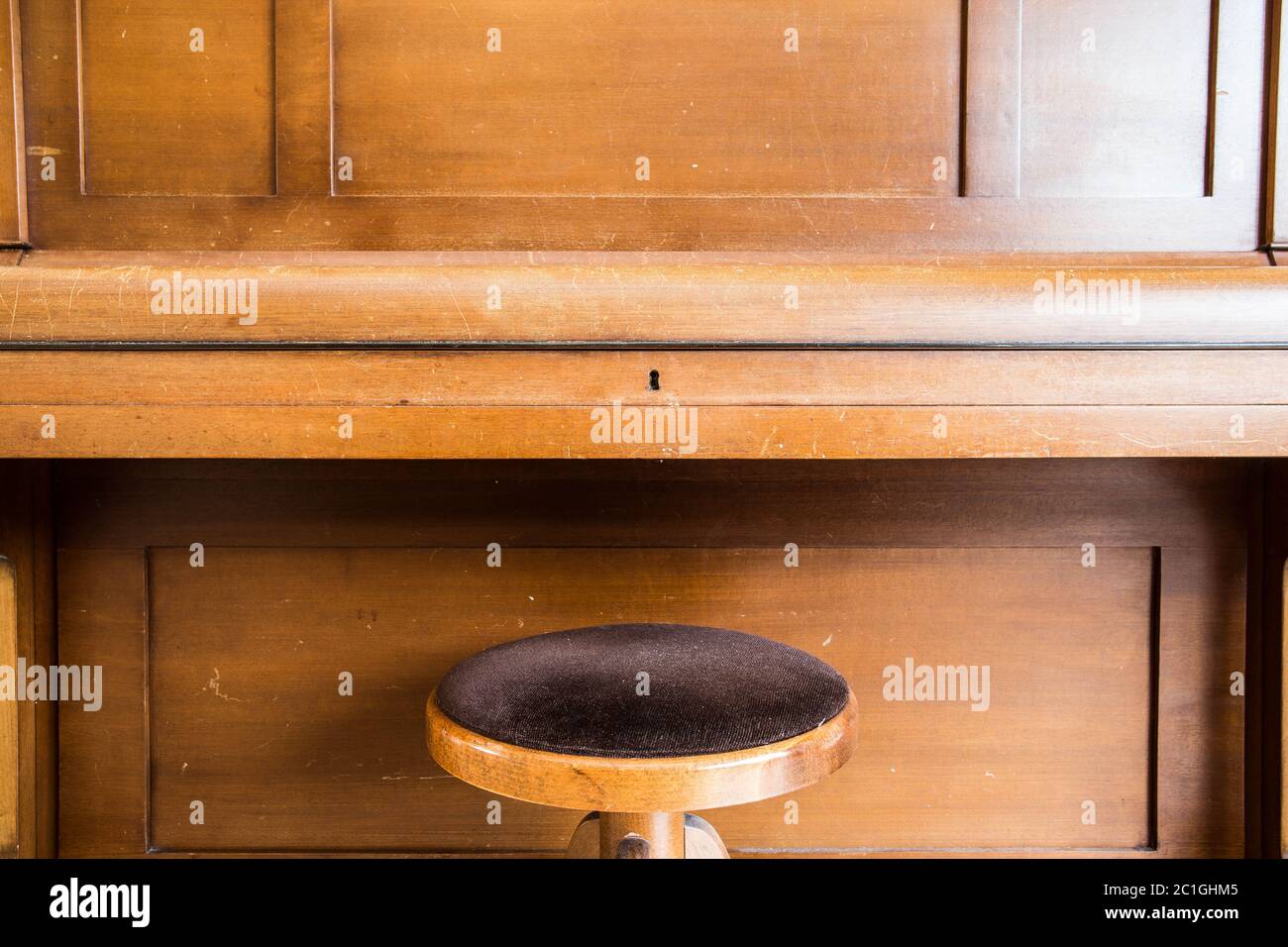 Altes holz Vintage Piano keys auf Holz Musikinstrument in der Ansicht von vorn Stockfoto