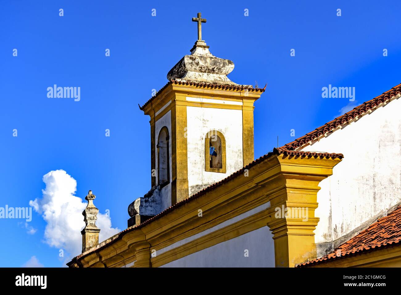 Alte historische katholische Kirche Turm Stockfoto