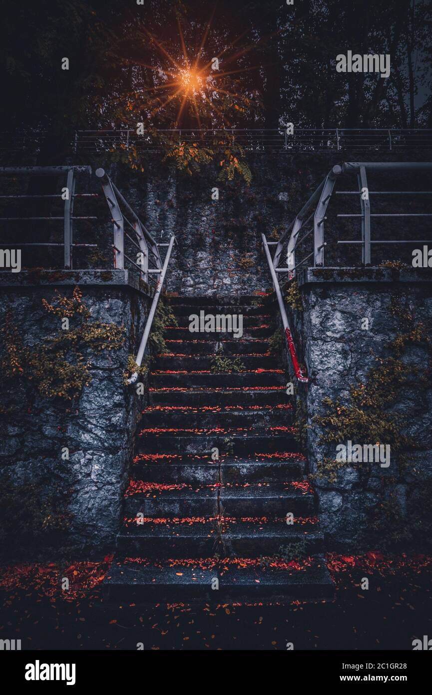 Verlassene alte Treppenbauarchitektur Stockfoto