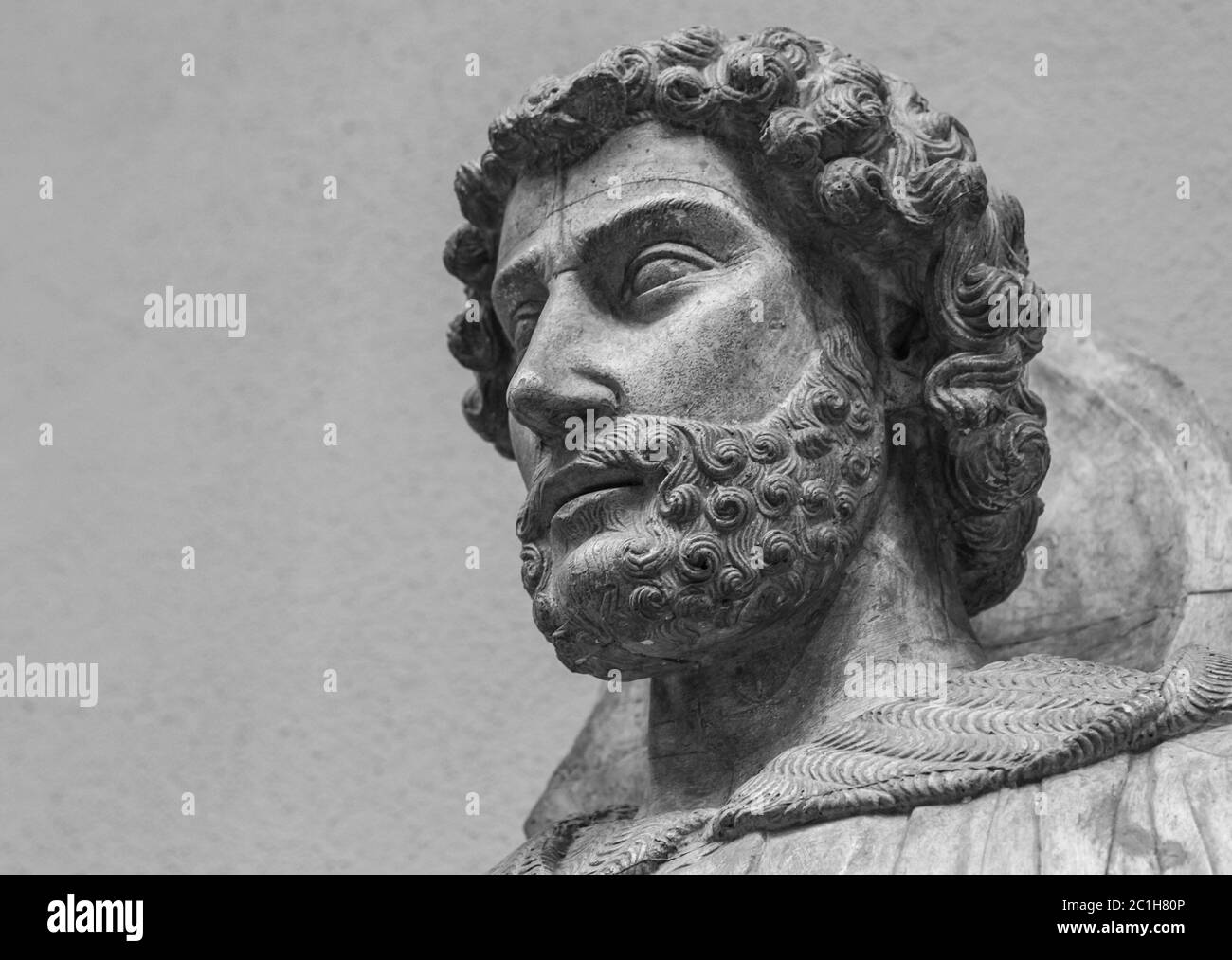 Das antike Marmorportrait des Mannes mit Bart Stockfoto