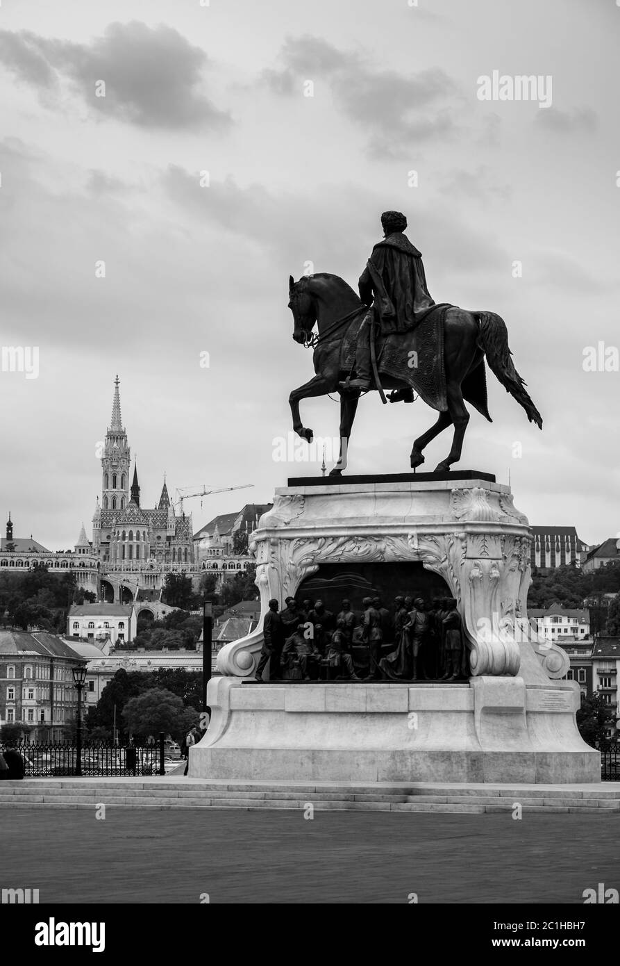 Graf Gyula Andrassy Statue in Budapest vor dem Parlament. Stockfoto
