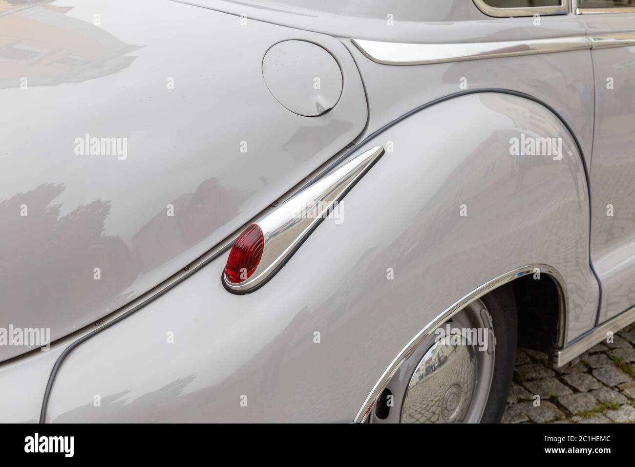 Schlußleuchte eines Deutschen Limousine aus den 50er Jahren Stockfoto