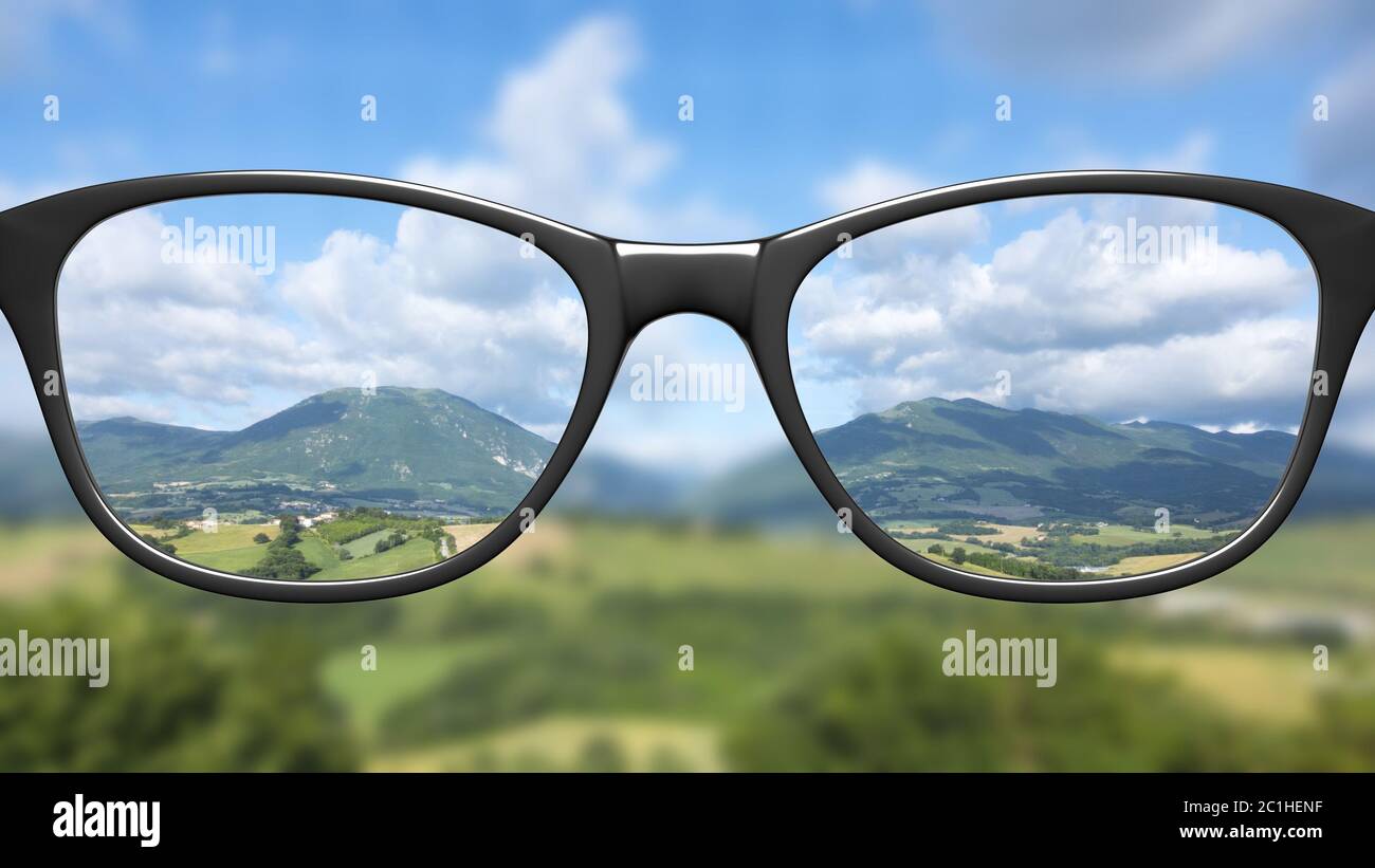 Blick durch die Brille scharf mit Brille unscharf ohne Brille Stockfoto