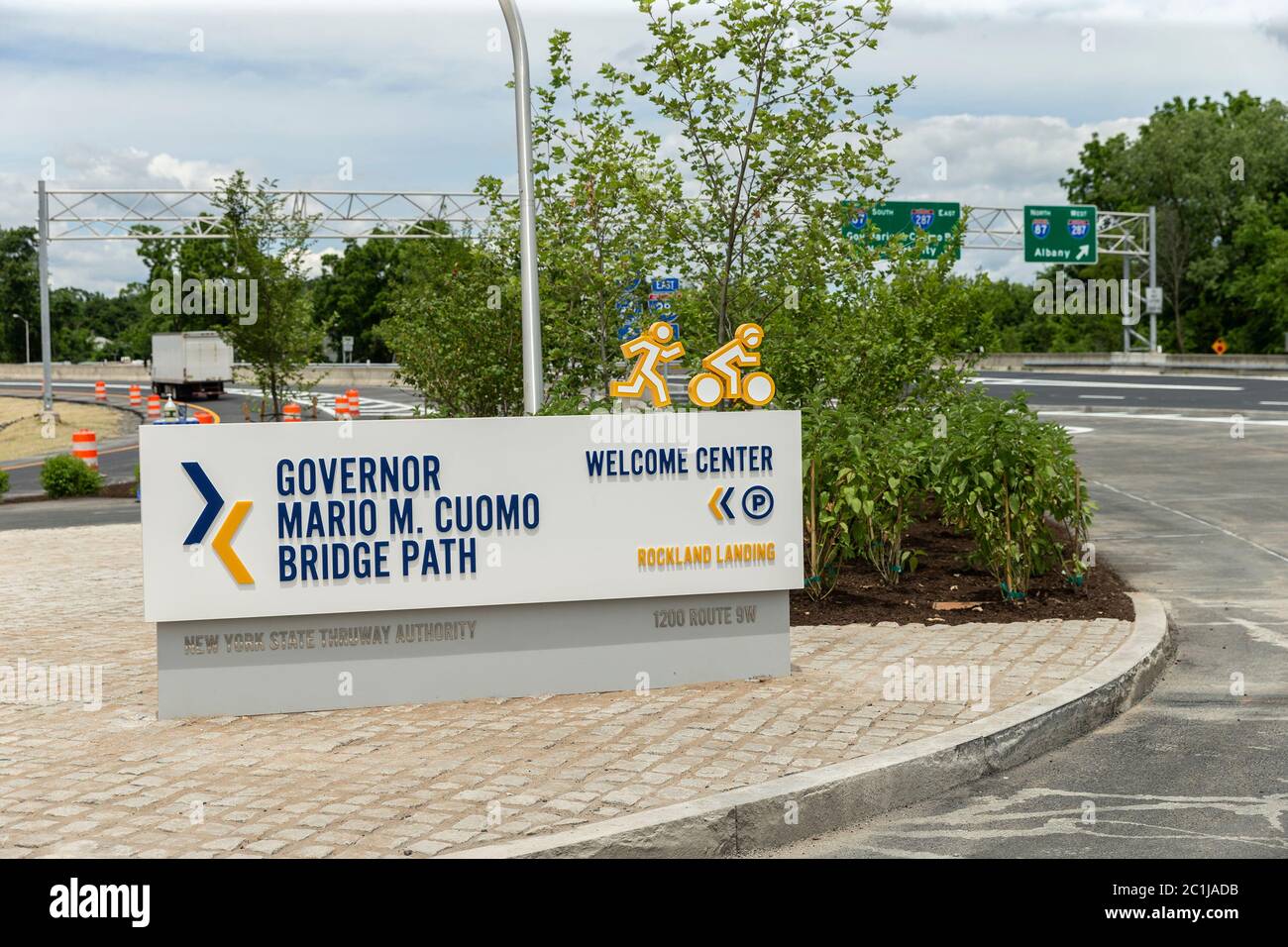 Tarrytown, Usa. Juni 2020. Blick auf den Eingang zur Rockland Landung Welcome Center von Mario Cuomo Bridge in Tarrytown. Am 15. Juni 2020. Cuomo öffnet einen „Shared Use Path“ für Fußgänger und Fahrradfahrer. Der Weg ist 3.6 Meilen lang und bietet 6 malerische Ausblicke, öffentliche Kunst und interaktive Ausstellungen. (Foto von Lev Radin/Sipa USA) Quelle: SIPA USA/Alamy Live News Stockfoto