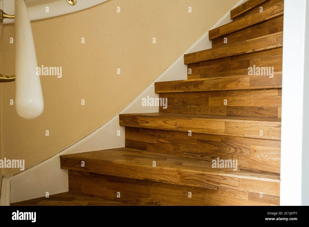 Teil der hölzerne Treppe, in der Nähe der modernen home design Stockfoto
