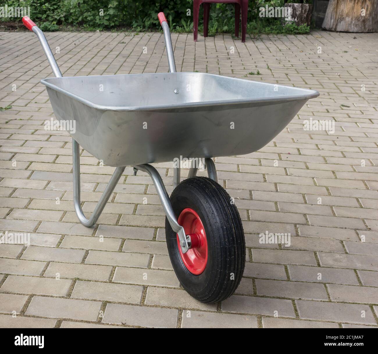 Handwagen schieben Fotos und Bildmaterial in hoher Auflösung Alamy