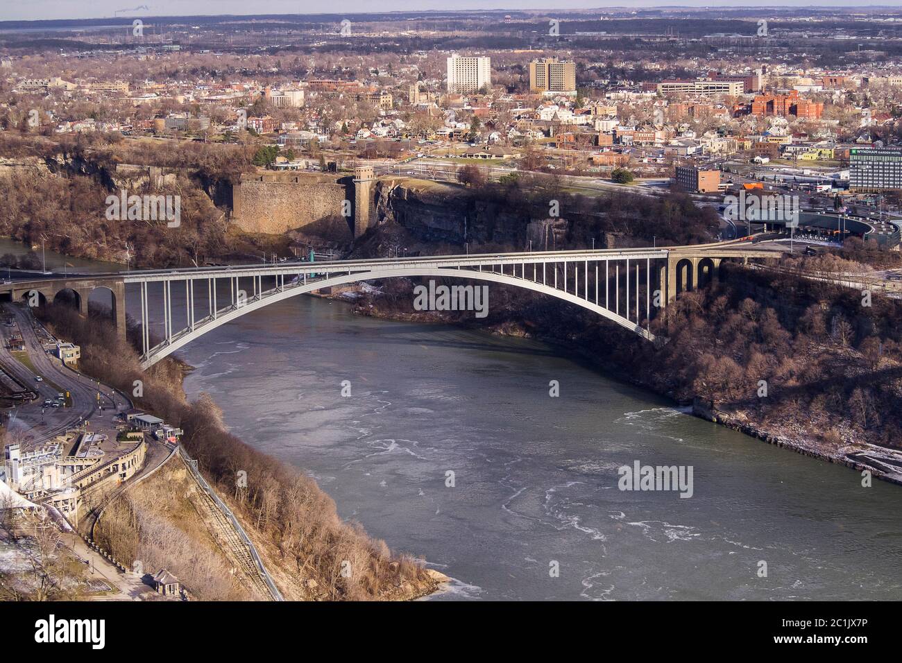 Nordamerika - Kanada, Niagarafälle mit Regenbogenbrücke Stockfoto