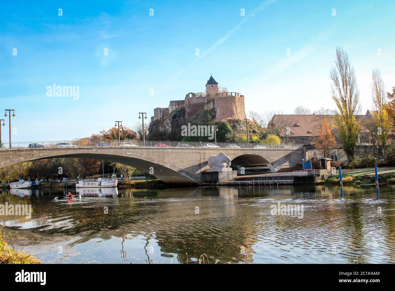 Saale mit Burg Giebichenstein, Halle Saale Stockfoto