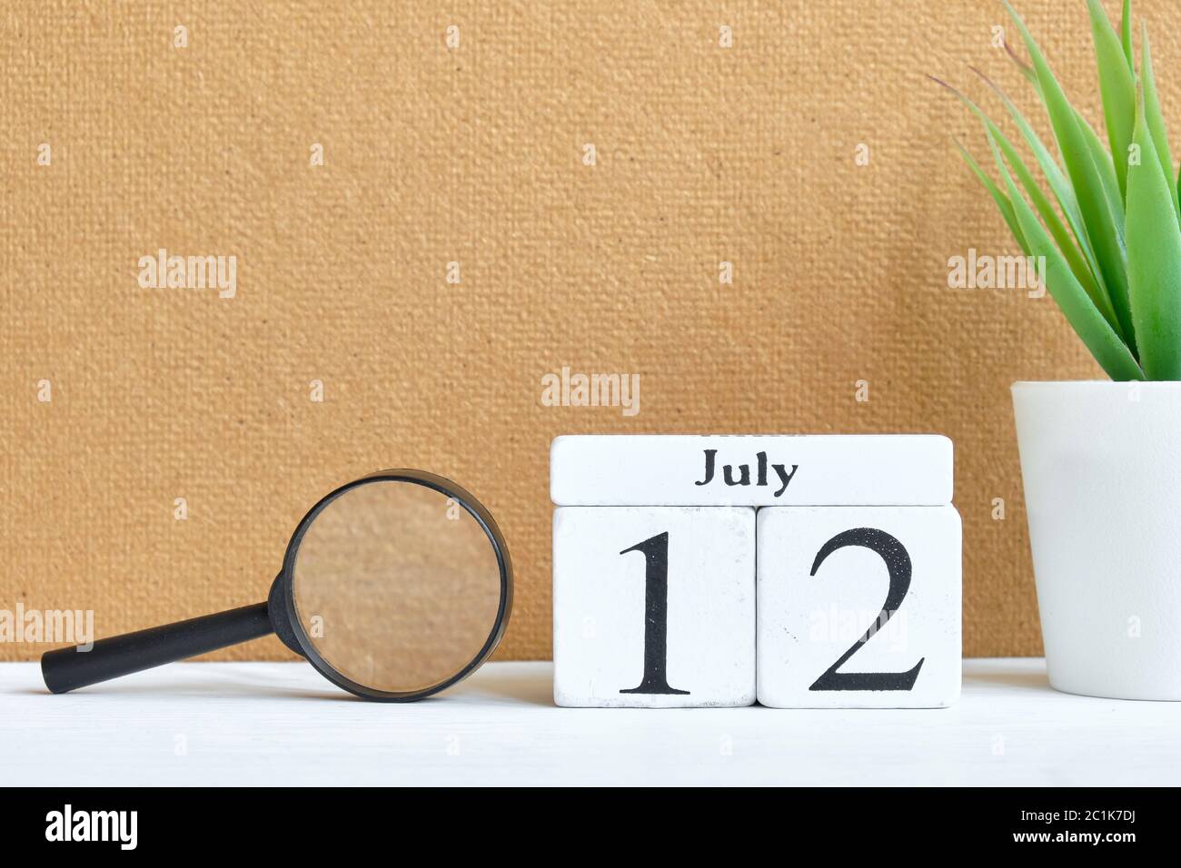 12. juli zwölften Tag Monat Kalender Konzept auf Holzblöcke Stockfoto