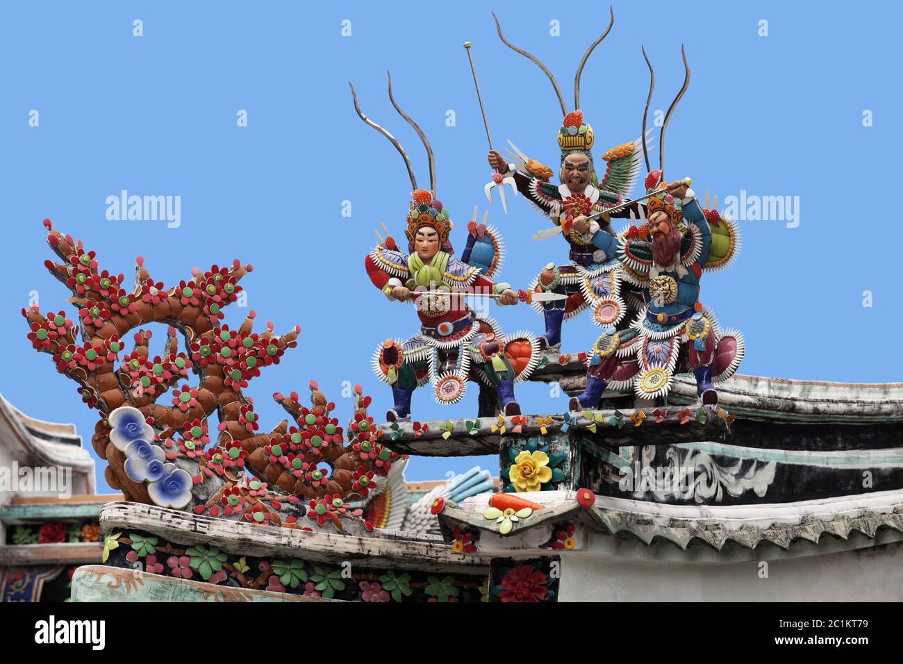 Krieger an einem Tempel Dach Stockfoto