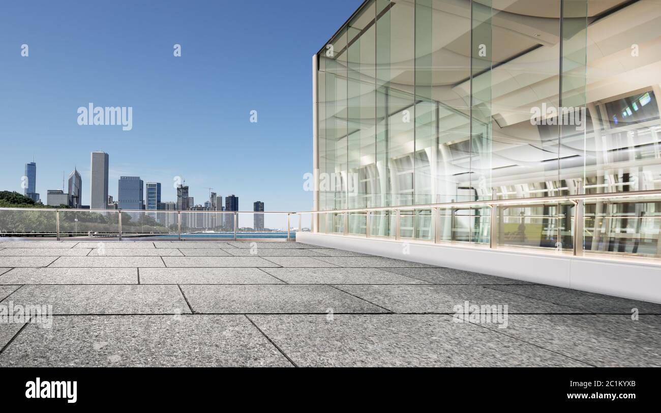 Leerer Boden mit modernem Stadtbild in chicago Stockfoto