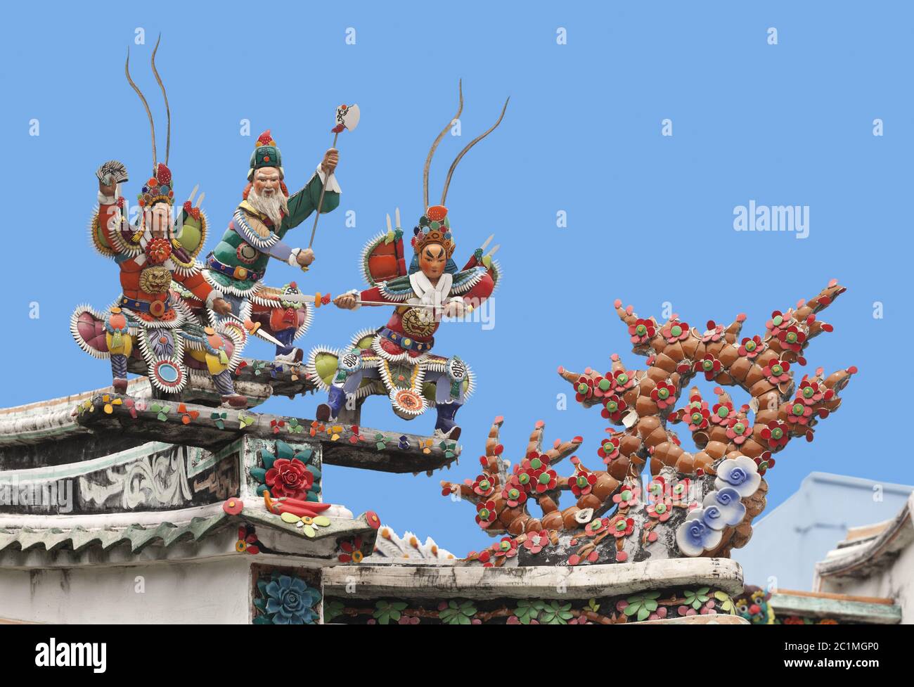 Krieger an einem Tempel Dach Stockfoto