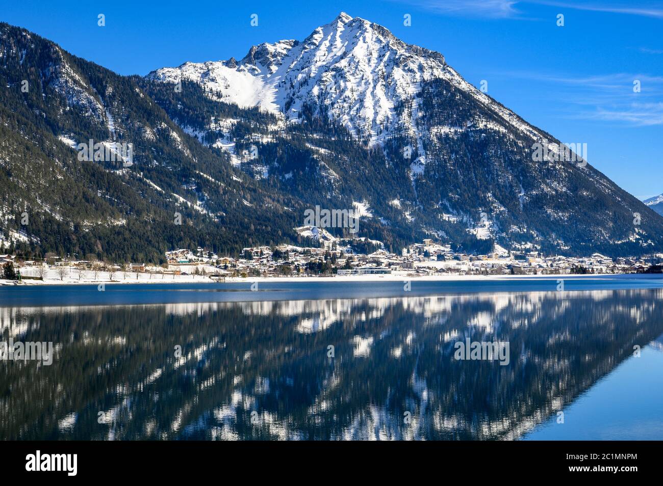 Winterzauber am Achensee Stockfoto