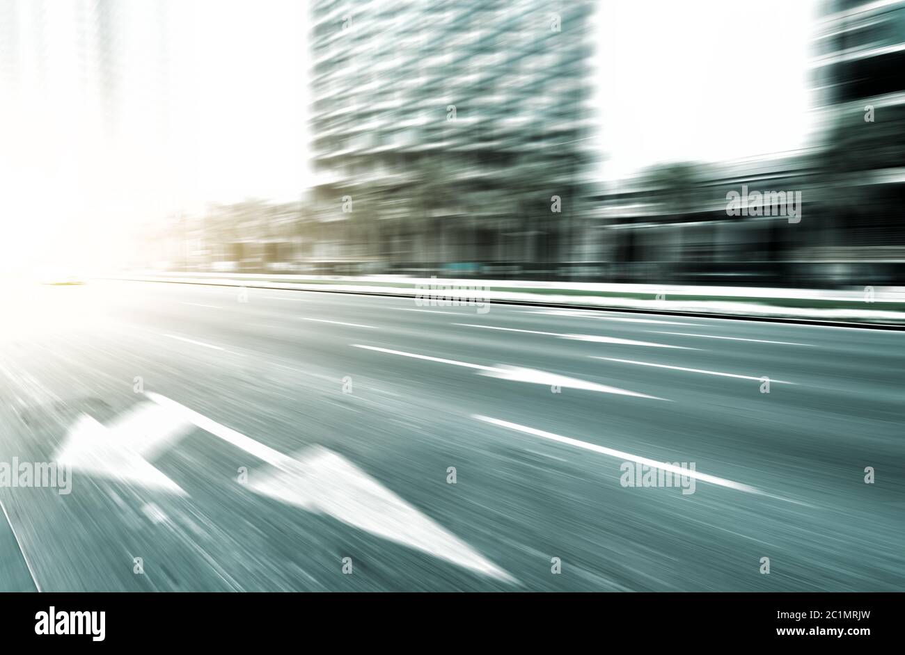 Verwackelte Straße durch die Innenstadt Stockfoto