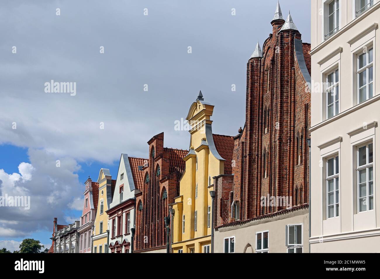 Giebel der Stadthäuser in Stralsund Stockfoto
