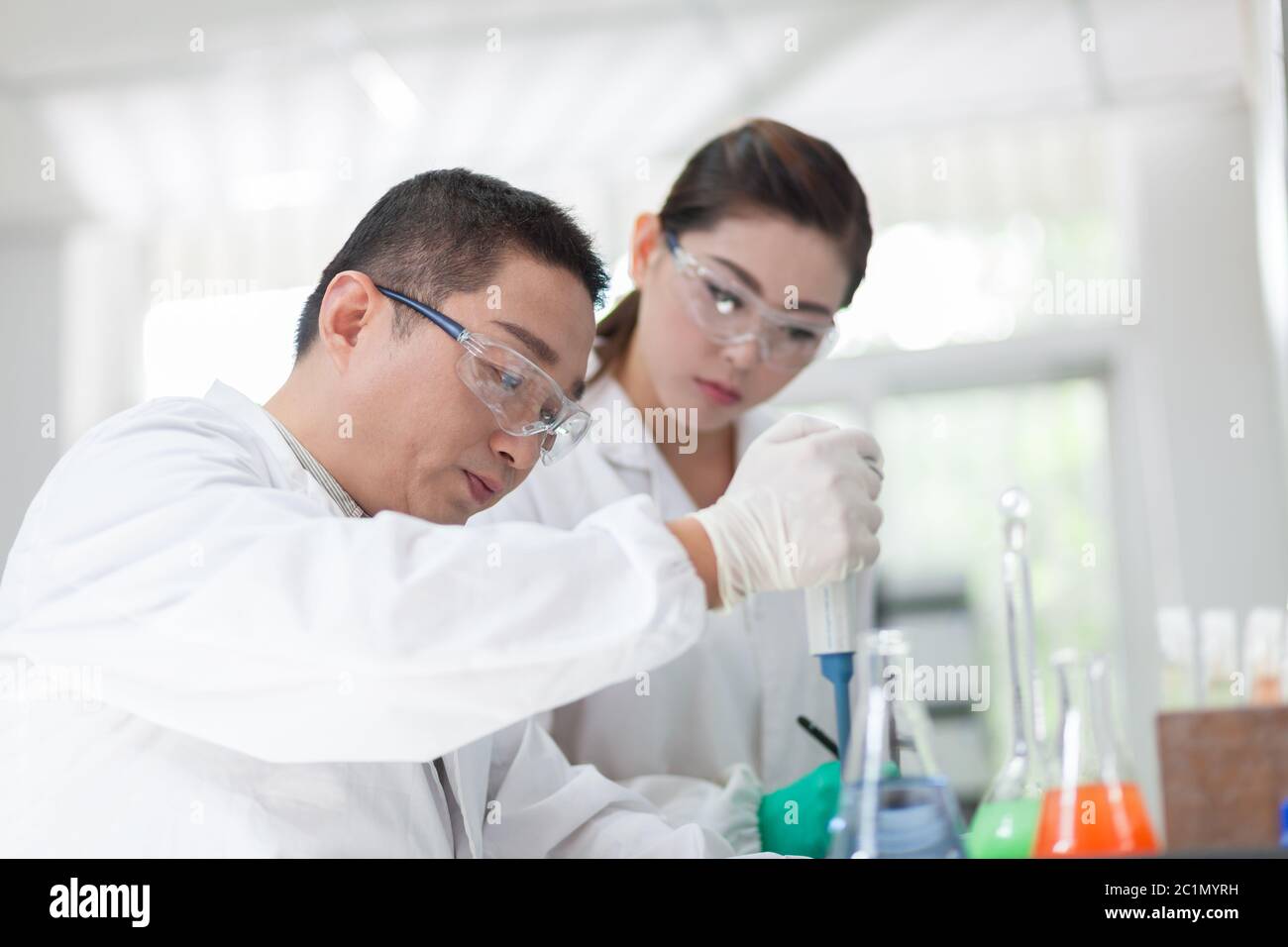 Mitarbeiter im Labor Stockfoto